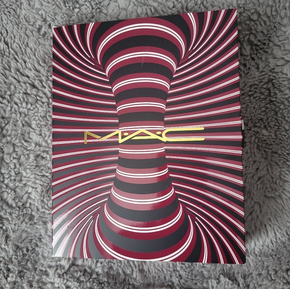 MAC Trick of the Light Extra Dimension Kit - Picture 2 of 10